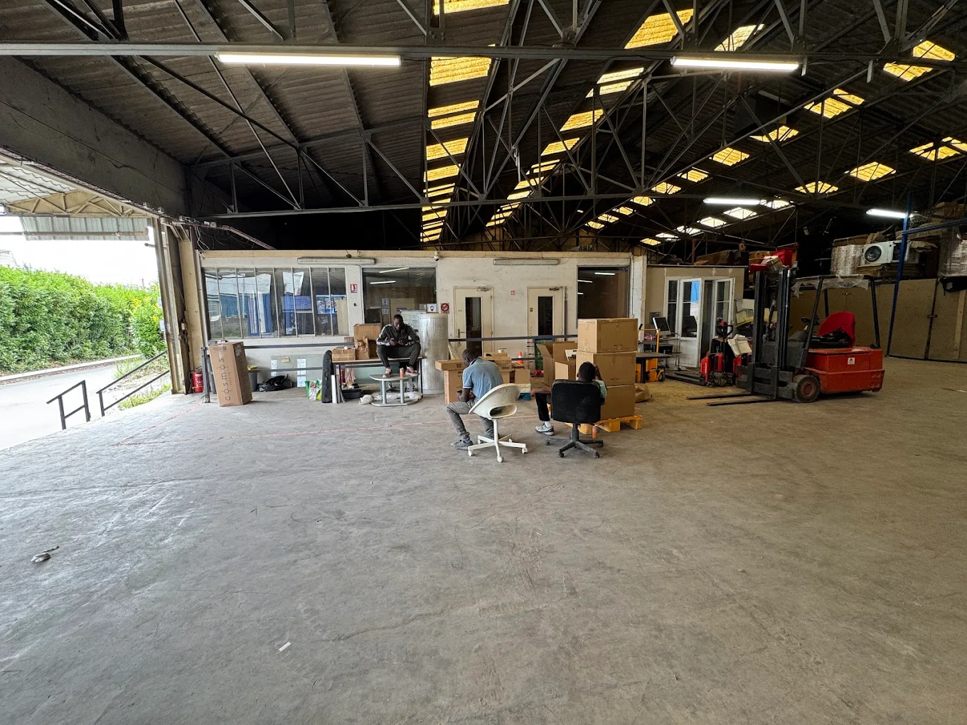 Espace de réception des colis au dépôt du Thillay